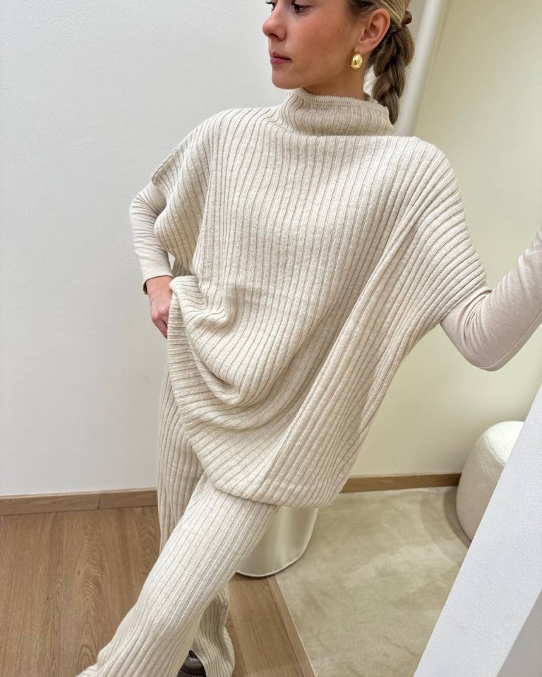 Maglia a coste over smanicata collo a cratere beige Kontatto Shop Online Maglia a coste over smanicata collo a cratere beige Kontatto