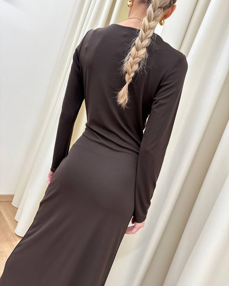 Vestito lungo moro con cintura spilla Vicolo Shop Online Vestito lungo moro con cintura spilla Vicolo