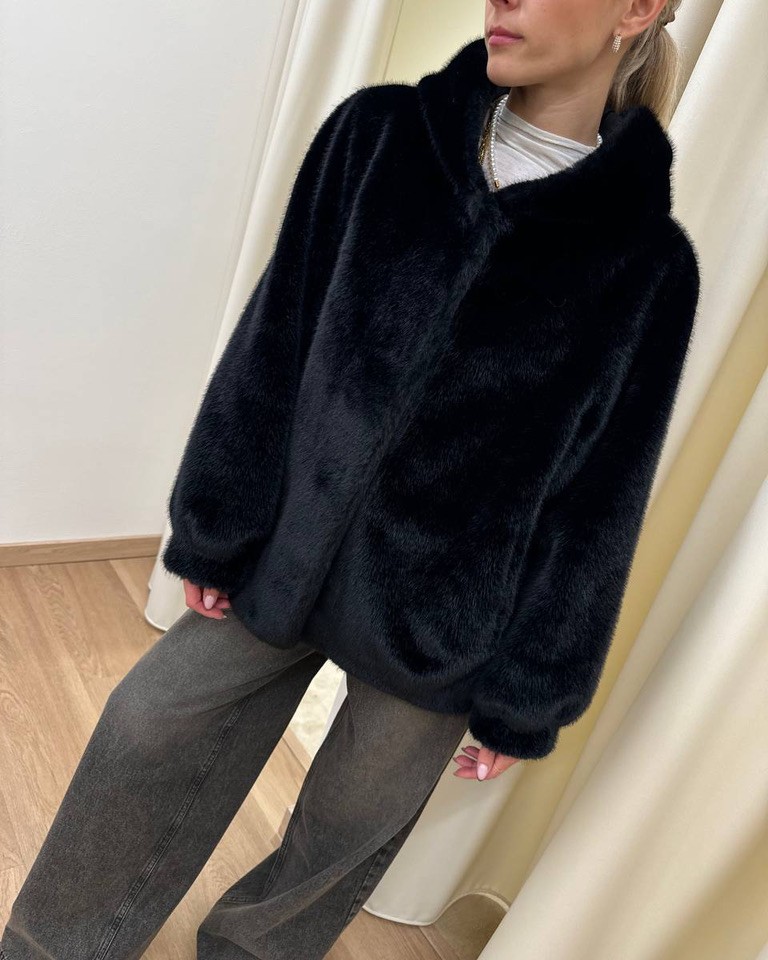 Pelliccia bomber nera con cappuccio HaveOne Shop Online Pelliccia bomber nera con cappuccio HaveOne