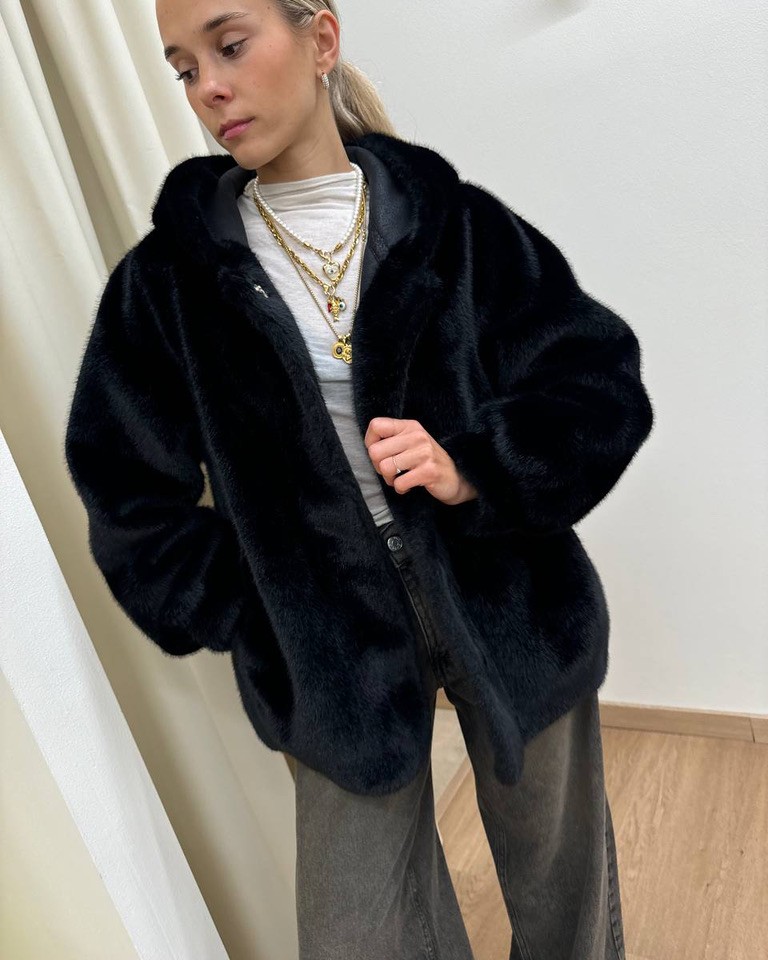 Pelliccia bomber nera con cappuccio HaveOne Shop Online Pelliccia bomber nera con cappuccio HaveOne