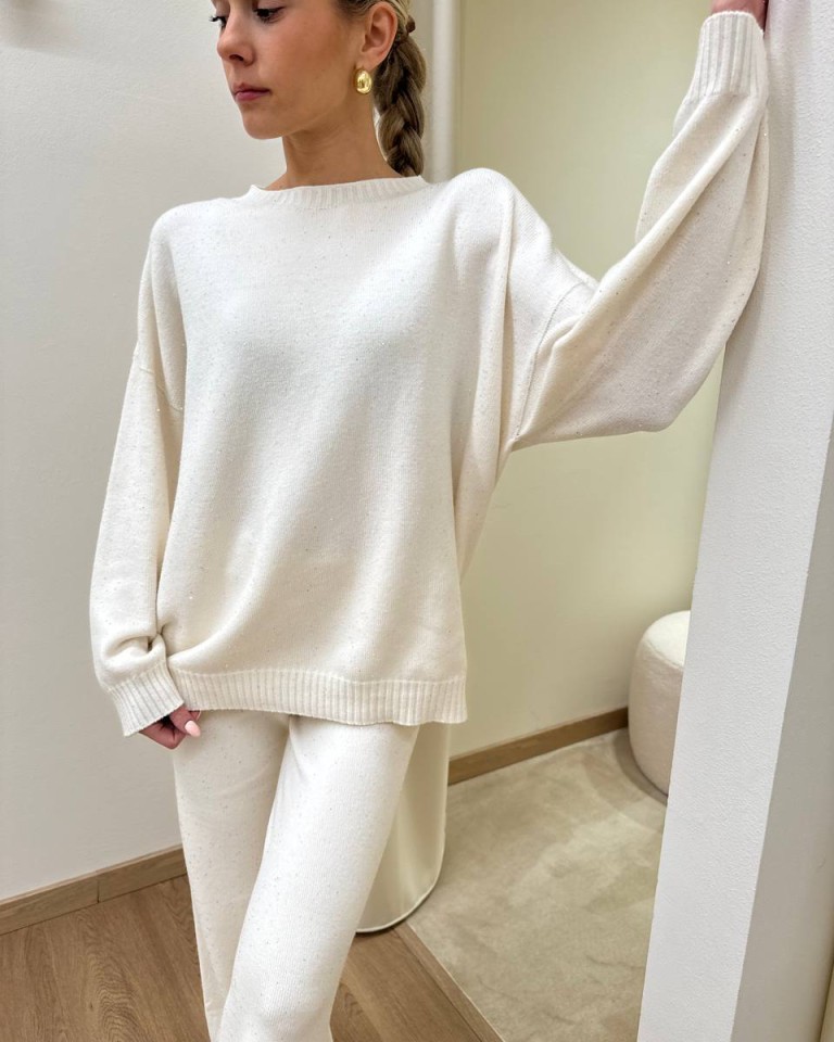 Maglia girocollo over avorio con micro paillettes Kontatto Shop Online Maglia girocollo over avorio con micro paillettes Kontatto