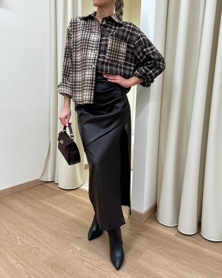 Gonna lunga ecopelle moro con spacco e drappeggio Kontatto Shop Online Gonna lunga ecopelle moro con spacco e drappeggio Kontatto