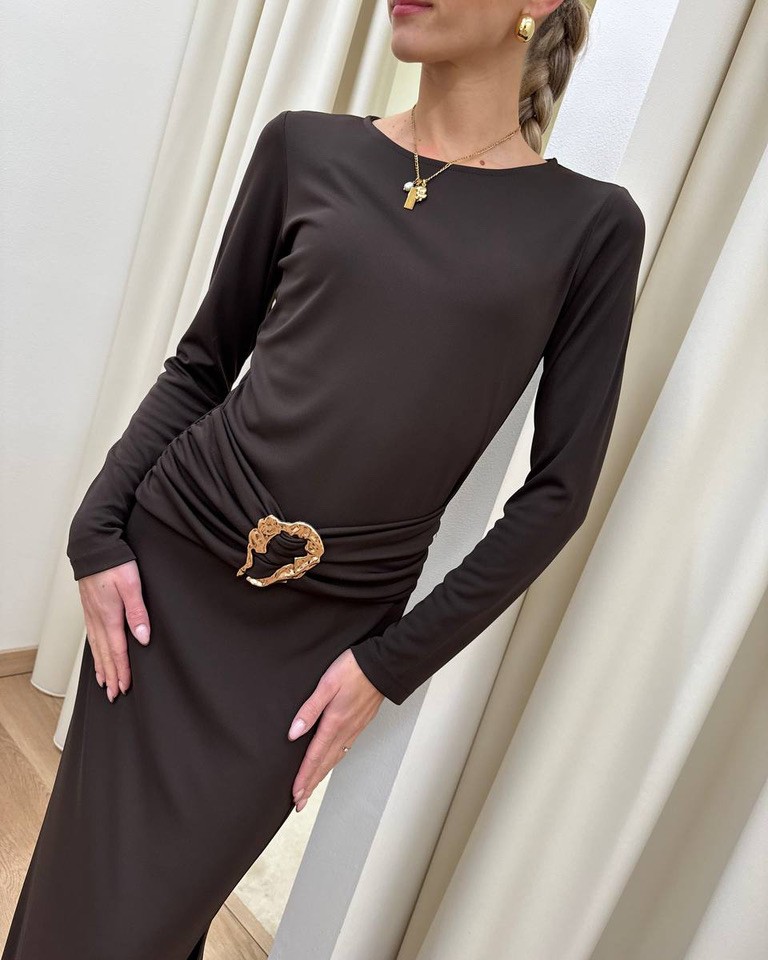 Vestito lungo moro con cintura spilla Vicolo Shop Online Vestito lungo moro con cintura spilla Vicolo