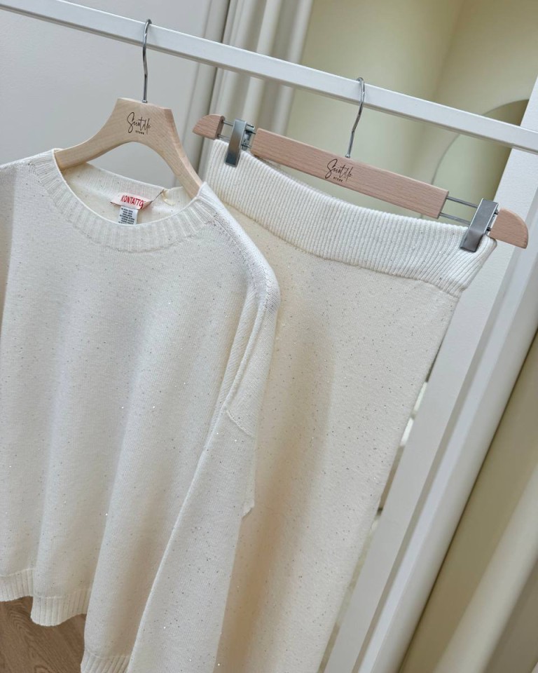 Maglia girocollo over avorio con micro paillettes Kontatto Shop Online Maglia girocollo over avorio con micro paillettes Kontatto