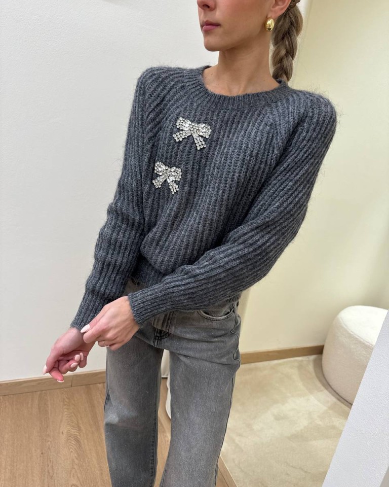 Maglione in mohair grigio con fiocchi strass Vicolo Shop Online Maglione in mohair grigio con fiocchi strass Vicolo