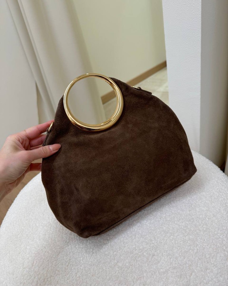 Pochette in camoscio tortora con manico tondo dorato Shop Online Pochette in camoscio tortora con manico tondo dorato