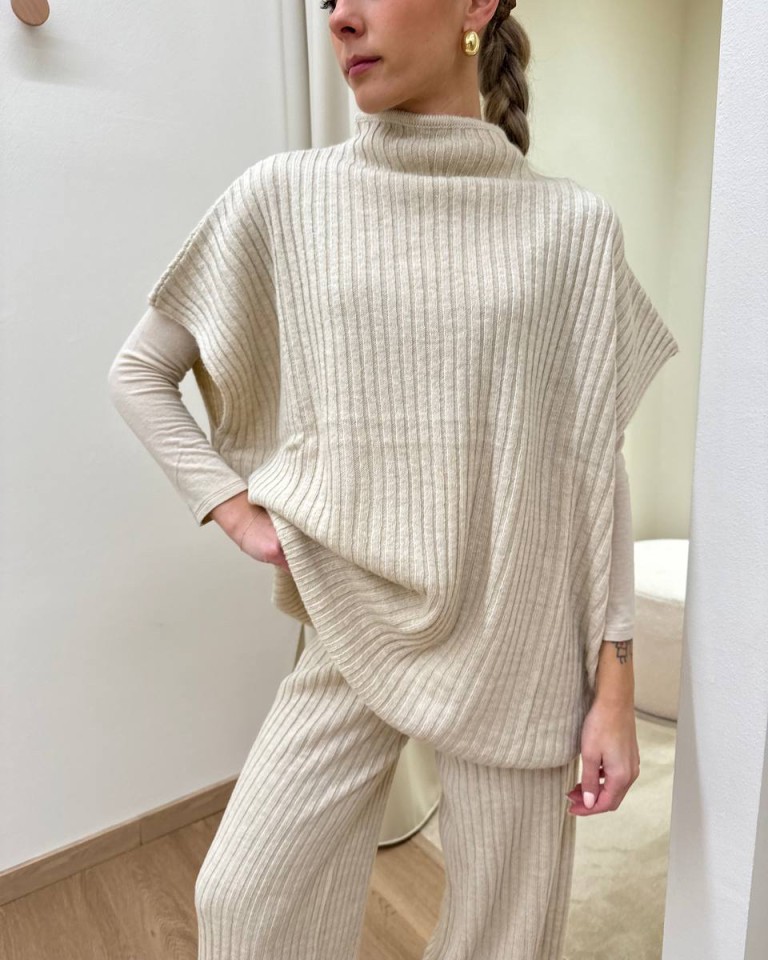 Maglia a coste over smanicata collo a cratere beige Kontatto Shop Online Maglia a coste over smanicata collo a cratere beige Kontatto