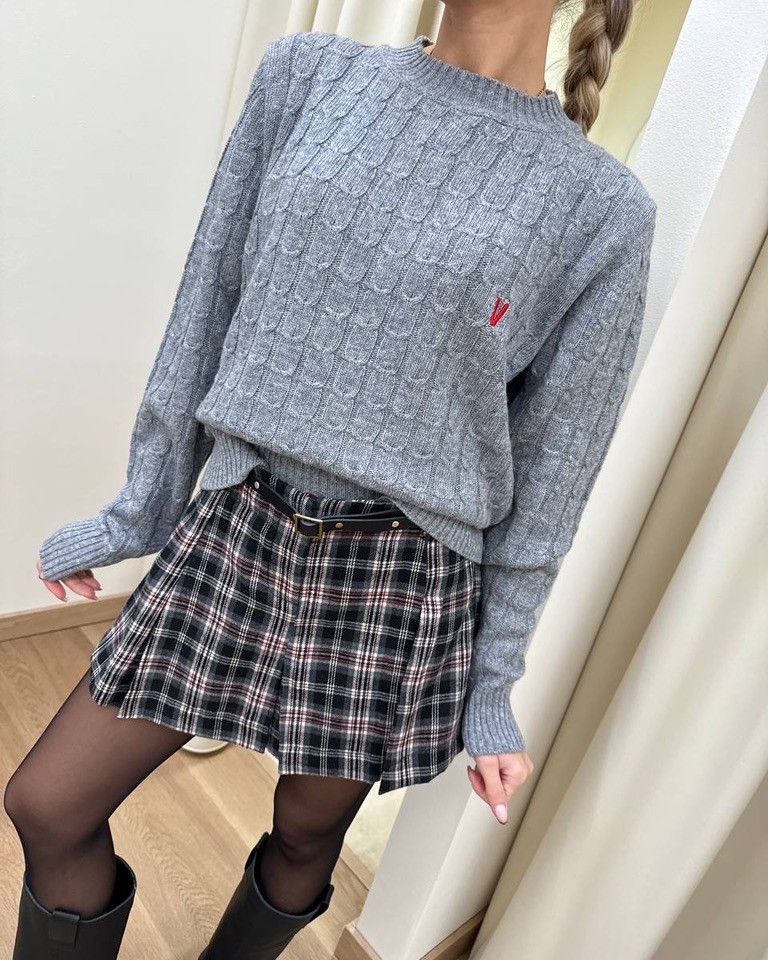 Maglia girocollo trecce grigio con ricamo Vicolo Shop Online Maglia girocollo trecce grigio con ricamo Vicolo