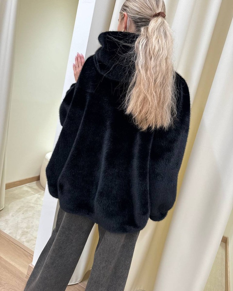 Pelliccia bomber nera con cappuccio HaveOne Shop Online Pelliccia bomber nera con cappuccio HaveOne