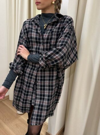 Shop Online Camicia ampia check grigia con stampa Vicolo