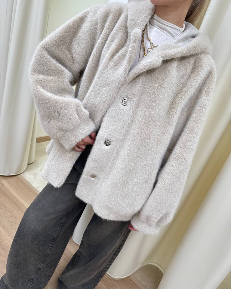 Pelliccia bomber beige con cappuccio HaveOne Shop Online Pelliccia bomber beige con cappuccio HaveOne