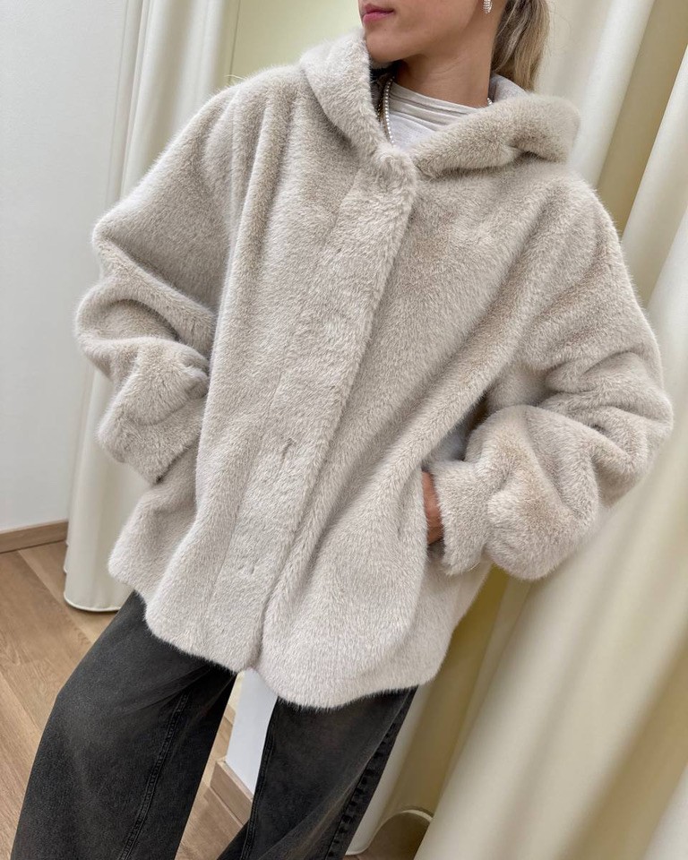 Pelliccia bomber beige con cappuccio HaveOne Shop Online Pelliccia bomber beige con cappuccio HaveOne