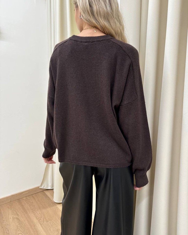 Maglia ampia moro girocollo con perla Vicolo Shop Online Maglia ampia moro girocollo con perla Vicolo