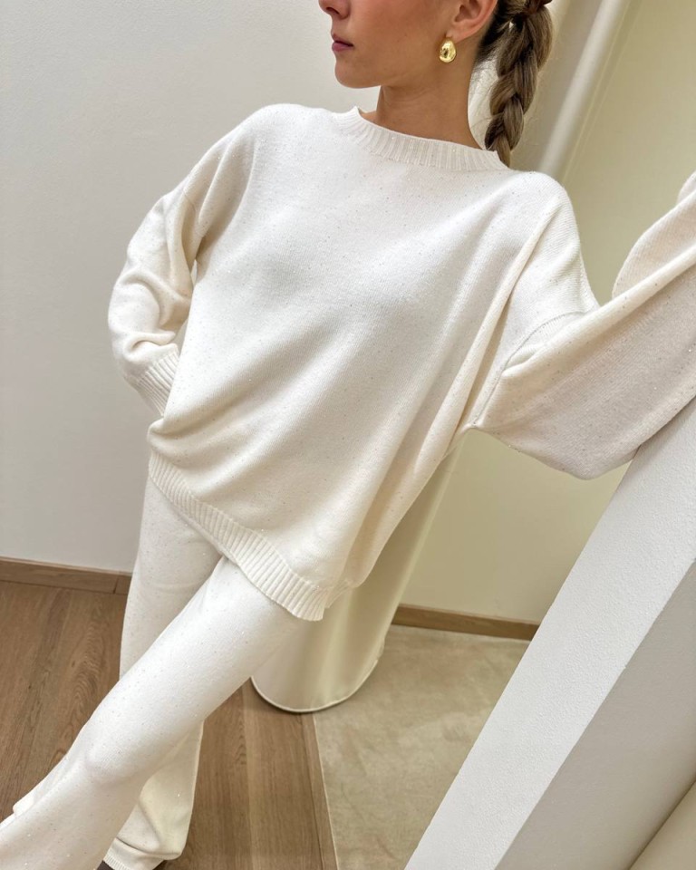 Maglia girocollo over avorio con micro paillettes Kontatto Shop Online Maglia girocollo over avorio con micro paillettes Kontatto