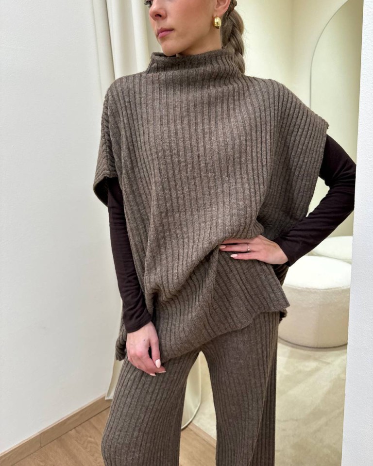 Maglia a coste over smanicata collo a cratere tortora Kontatto Shop Online Maglia a coste over smanicata collo a cratere tortora Kontatto