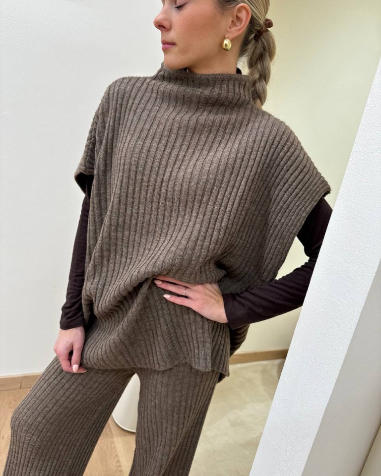 Maglia a coste over smanicata collo a cratere tortora Kontatto Shop Online Maglia a coste over smanicata collo a cratere tortora Kontatto