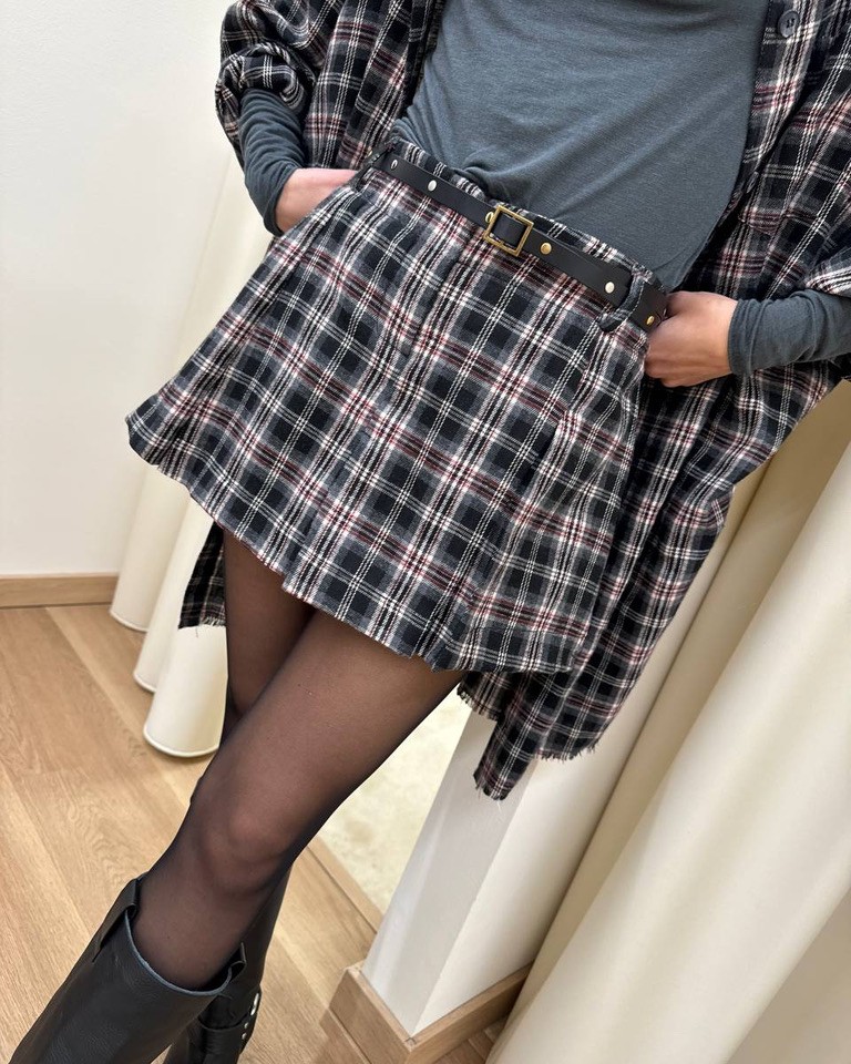 Short check grigio e nero con cintura borchie Vicolo Shop Online Short check grigio e nero con cintura borchie Vicolo