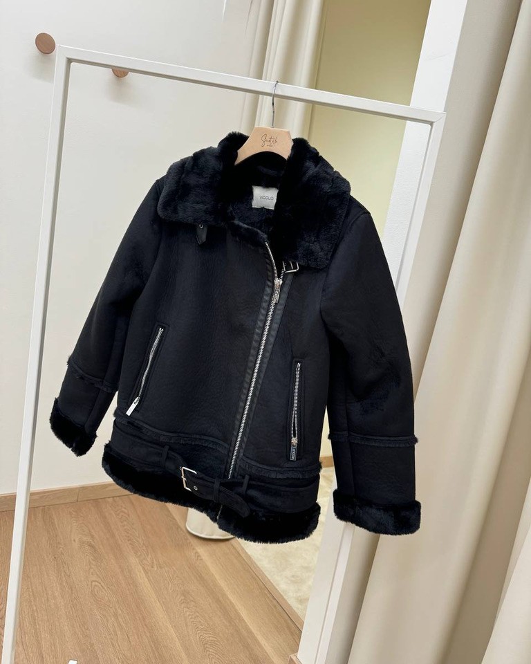 Giubbotto eco montone nero scamosciato con cintura Vicolo Shop Online Giubbotto eco montone nero scamosciato con cintura Vicolo