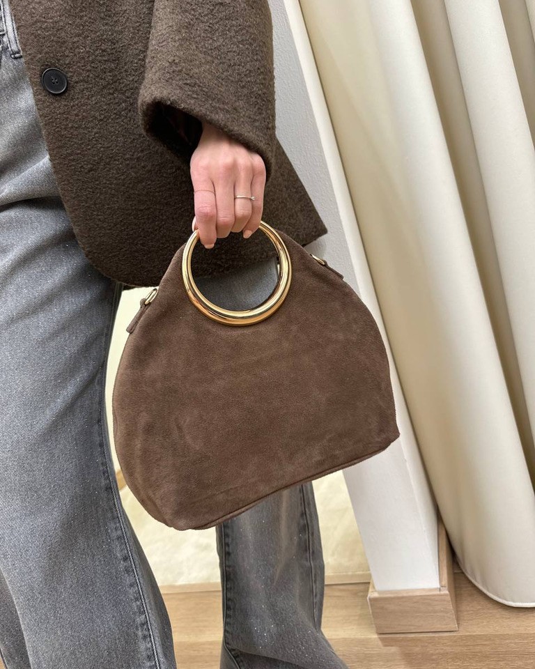 Pochette in camoscio tortora con manico tondo dorato Shop Online Pochette in camoscio tortora con manico tondo dorato