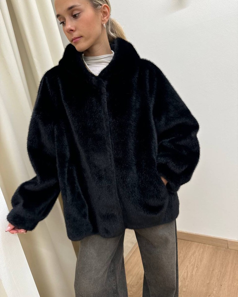 Pelliccia bomber nera con cappuccio HaveOne Shop Online Pelliccia bomber nera con cappuccio HaveOne