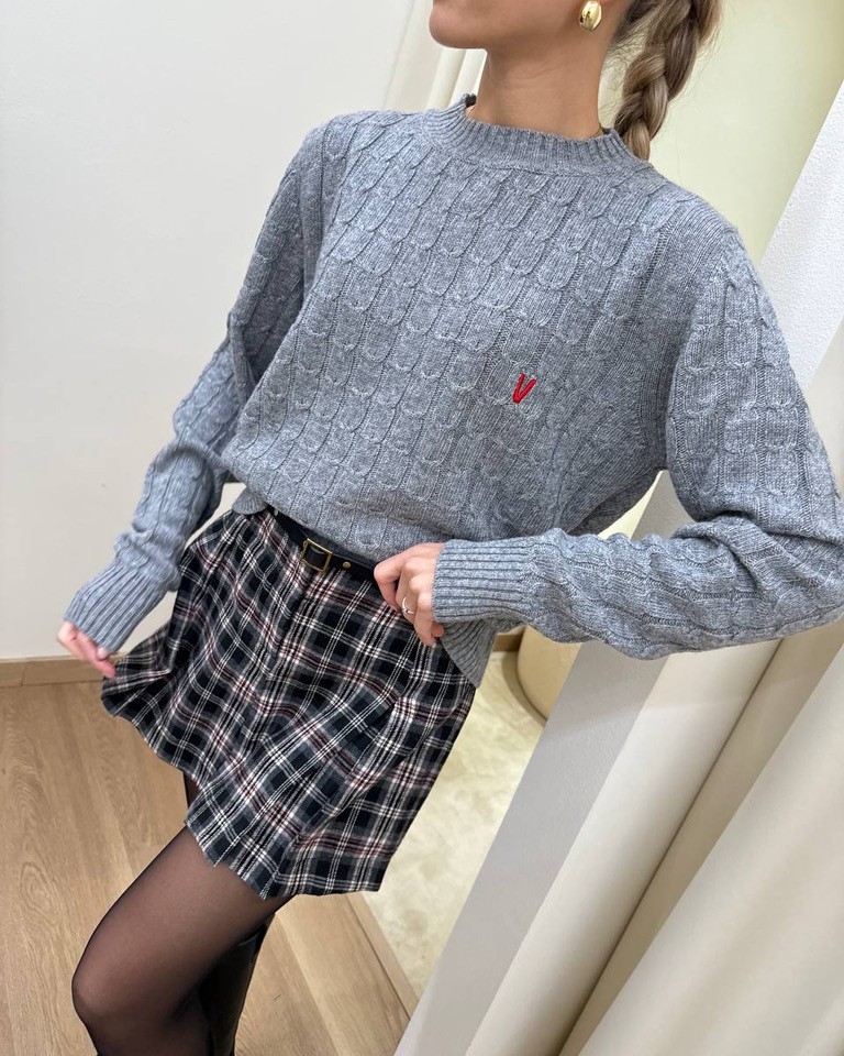 Maglia girocollo trecce grigio con ricamo Vicolo Shop Online Maglia girocollo trecce grigio con ricamo Vicolo