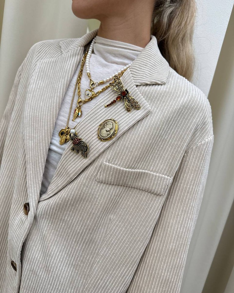 Blazer oversize burro in velluto con spille HaveOne Shop Online Blazer oversize burro in velluto con spille HaveOne