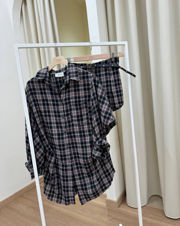 Short check grigio e nero con cintura borchie Vicolo Shop Online Short check grigio e nero con cintura borchie Vicolo