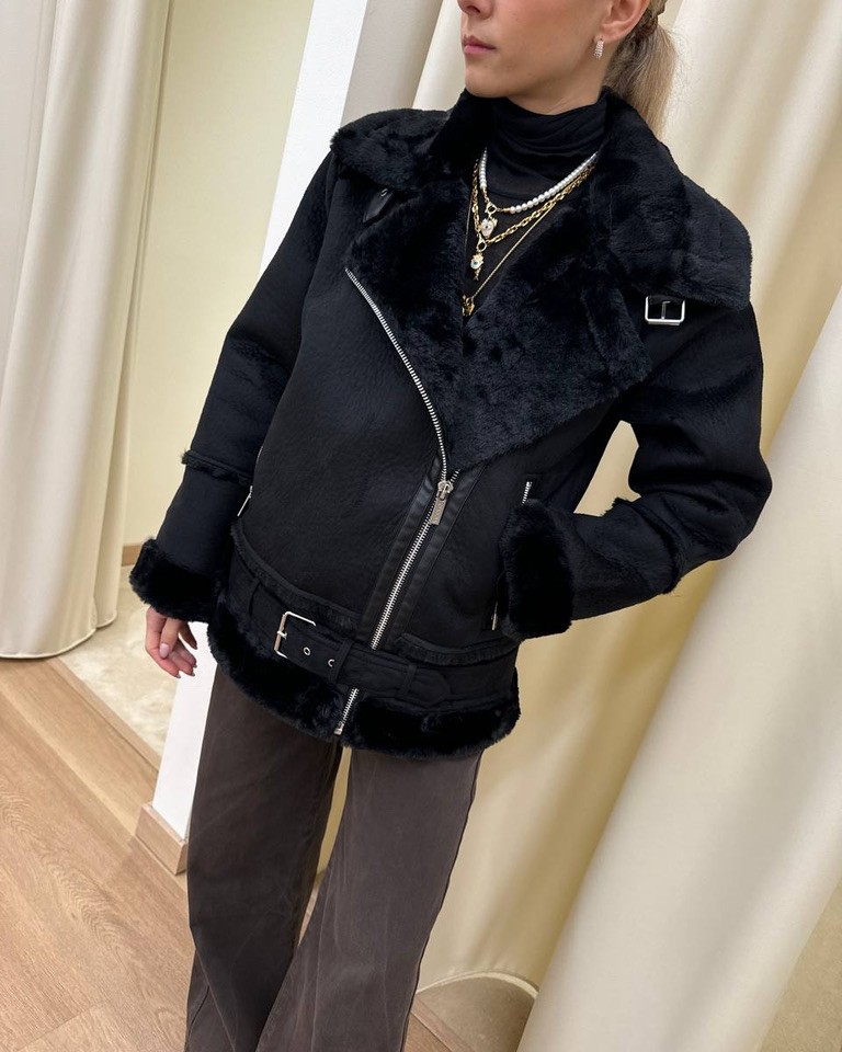 Giubbotto eco montone nero scamosciato con cintura Vicolo Shop Online Giubbotto eco montone nero scamosciato con cintura Vicolo