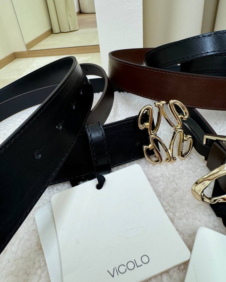 Cintura nera in vera pelle fibbia disegno dorata Vicolo Shop Online Cintura nera in vera pelle fibbia disegno dorata Vicolo