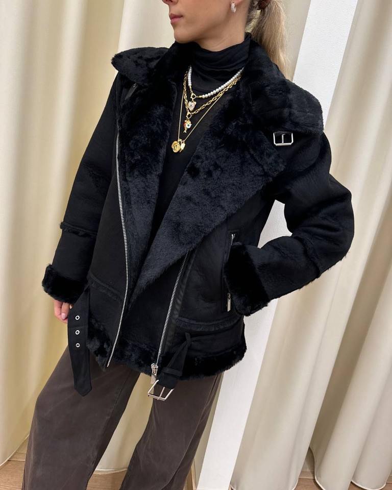 Giubbotto eco montone nero scamosciato con cintura Vicolo Shop Online Giubbotto eco montone nero scamosciato con cintura Vicolo