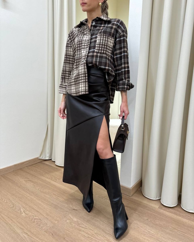 Gonna lunga ecopelle moro con spacco e drappeggio Kontatto Shop Online Gonna lunga ecopelle moro con spacco e drappeggio Kontatto