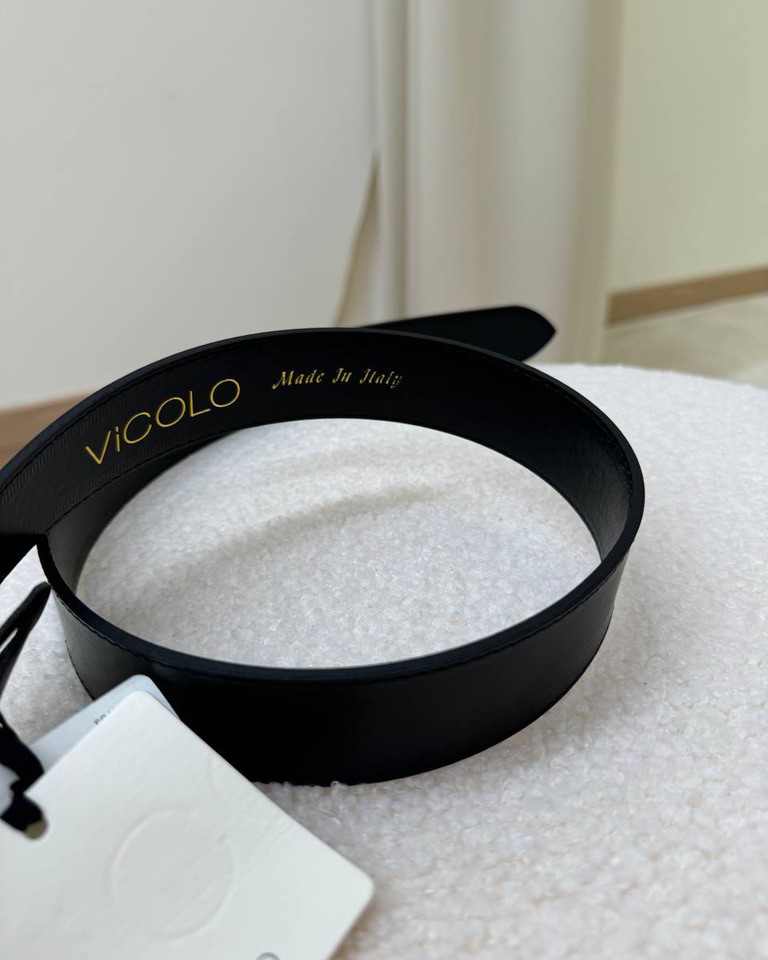 Cintura nera in vera pelle fibbia disegno dorata Vicolo Shop Online Cintura nera in vera pelle fibbia disegno dorata Vicolo