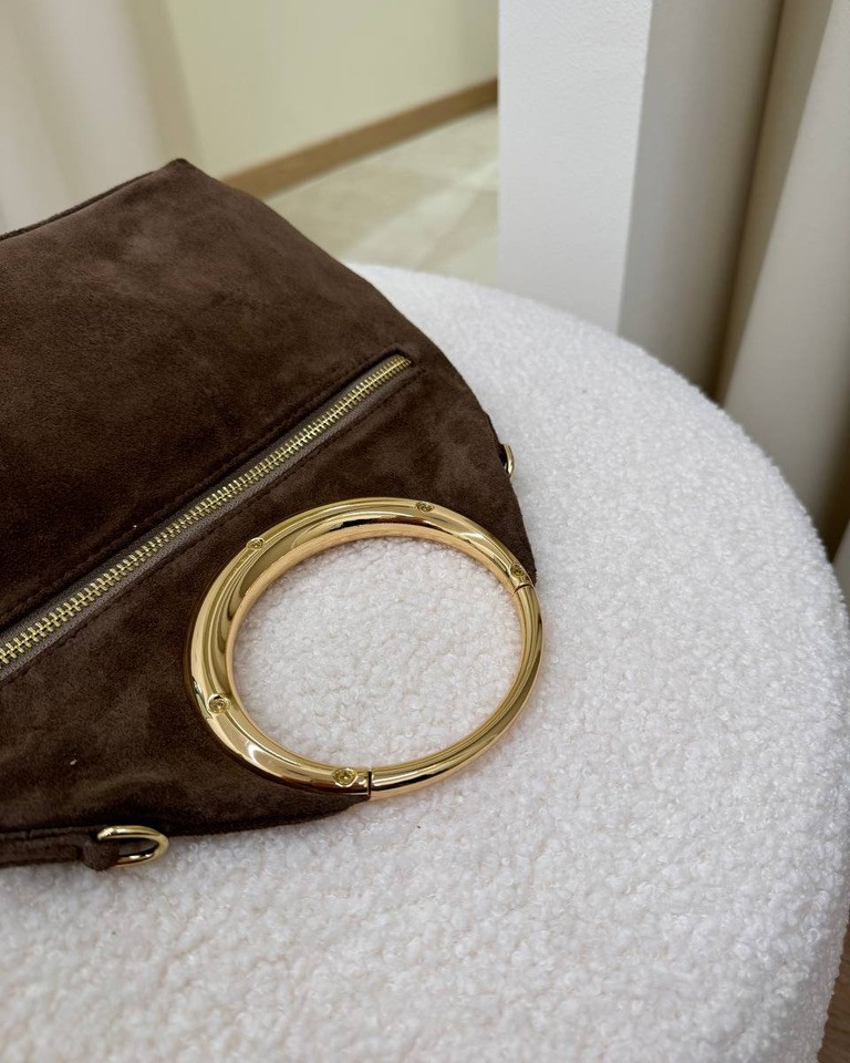 Pochette in camoscio tortora con manico tondo dorato Shop Online Pochette in camoscio tortora con manico tondo dorato