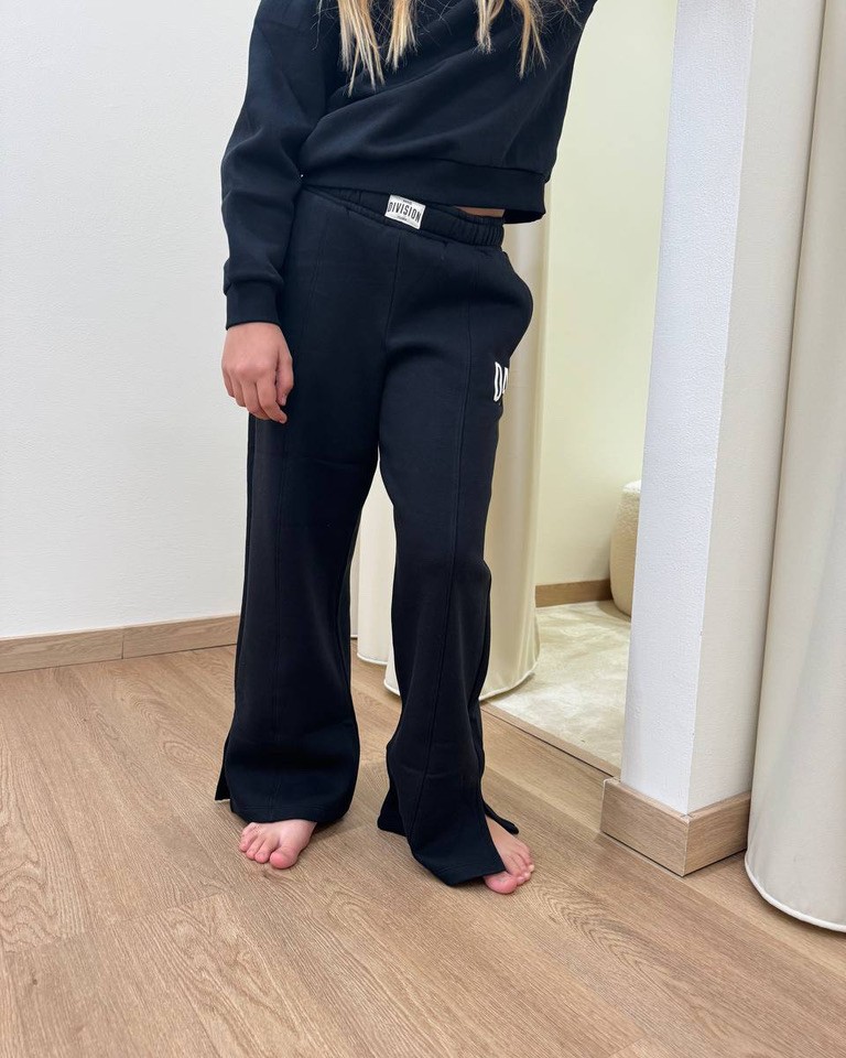 Pantalone in felpa nero con stampa Name It Shop Online Pantalone in felpa nero con stampa Name It