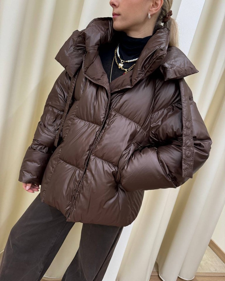 Piumino moro imbottito in vera piuma con cappuccio Vicolo Shop Online Piumino moro imbottito in vera piuma con cappuccio Vicolo