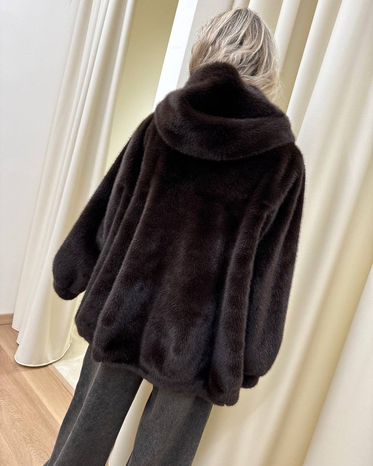 Pelliccia bomber moro con cappuccio HaveOne Shop Online Pelliccia bomber moro con cappuccio HaveOne