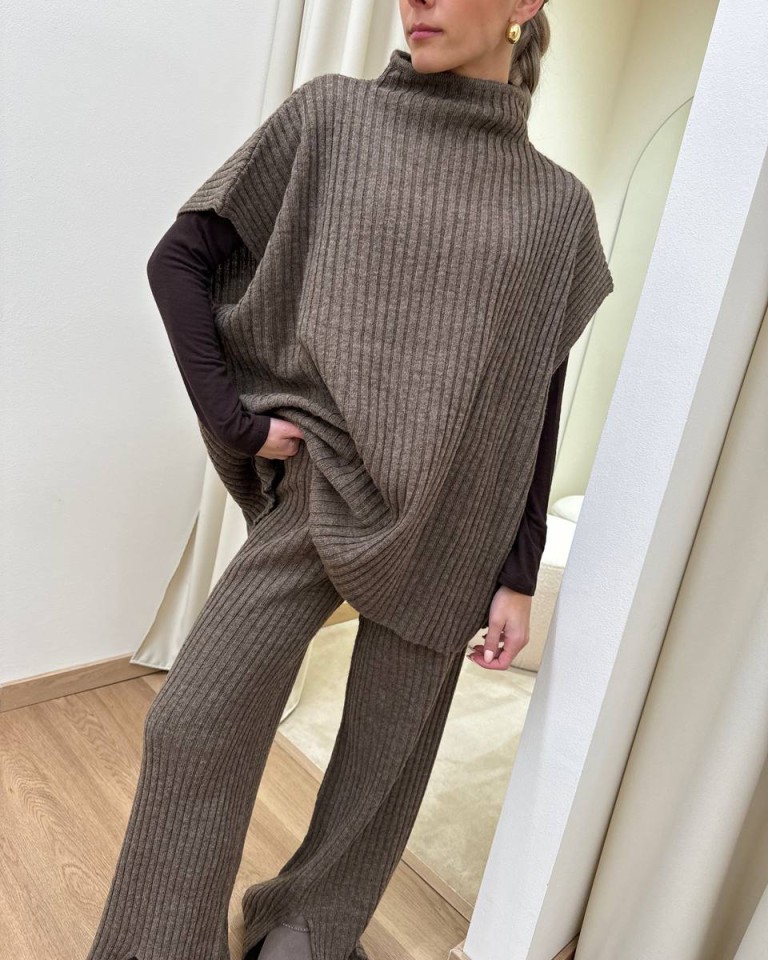 Maglia a coste over smanicata collo a cratere tortora Kontatto Shop Online Maglia a coste over smanicata collo a cratere tortora Kontatto