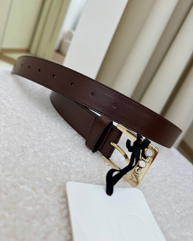 Cintura cioccolato in vera pelle fibbia dorata logo Vicolo Shop Online Cintura cioccolato in vera pelle fibbia dorata logo Vicolo