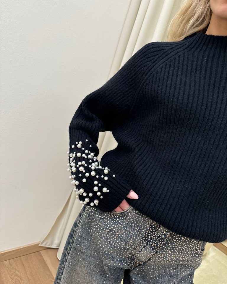 Maglione collo a cratere con perle nero HaveOne Shop Online Maglione collo a cratere con perle nero HaveOne