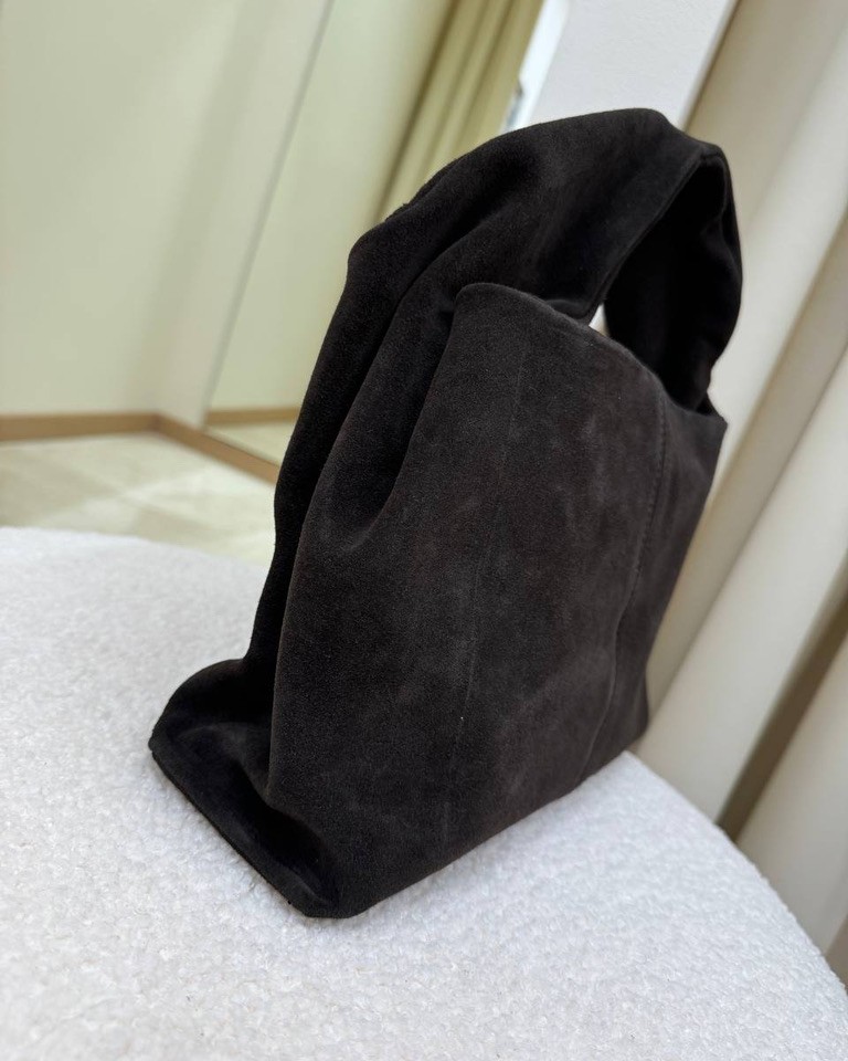 Borsa morbida quadrata in camoscio moro Shop Online Borsa morbida quadrata in camoscio moro