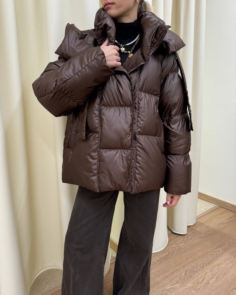 Piumino moro imbottito in vera piuma con cappuccio Vicolo Shop Online Piumino moro imbottito in vera piuma con cappuccio Vicolo