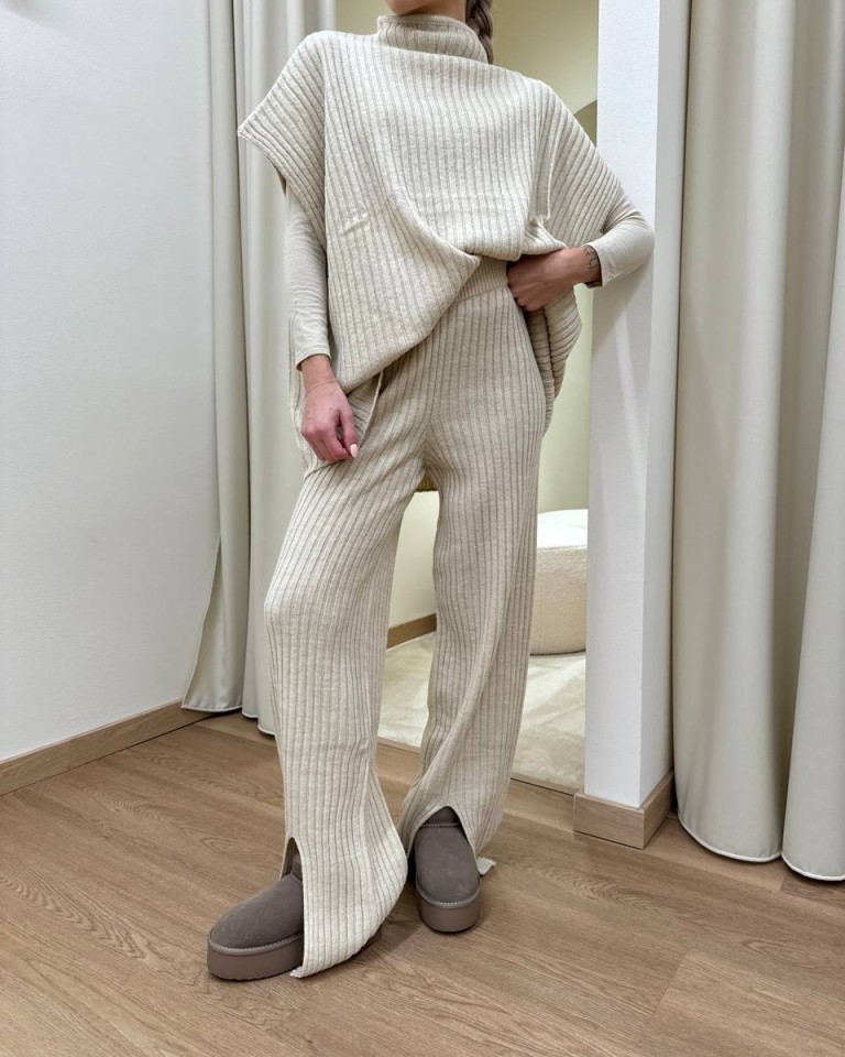 Maglia a coste over smanicata collo a cratere beige Kontatto Shop Online Maglia a coste over smanicata collo a cratere beige Kontatto