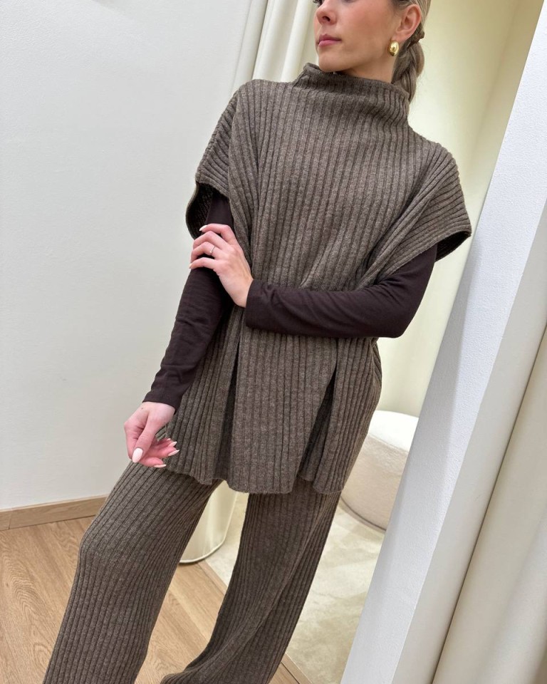 Maglia a coste over smanicata collo a cratere tortora Kontatto Shop Online Maglia a coste over smanicata collo a cratere tortora Kontatto