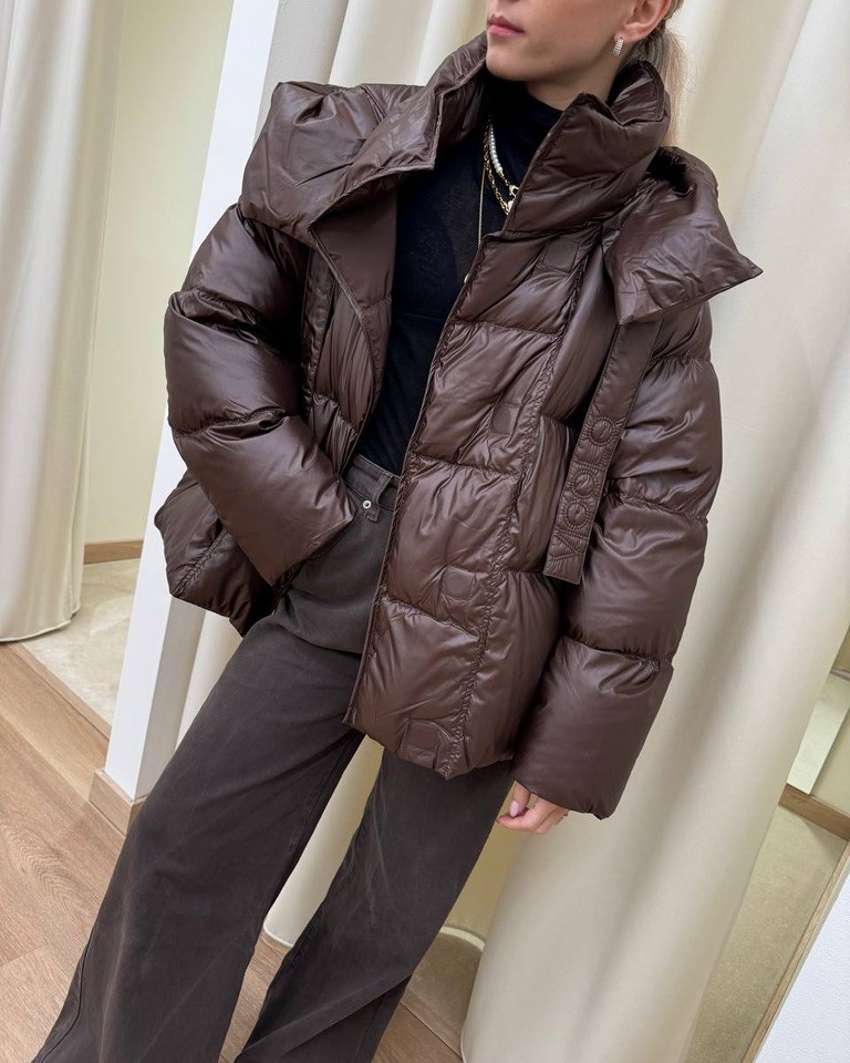 Piumino moro imbottito in vera piuma con cappuccio Vicolo Shop Online Piumino moro imbottito in vera piuma con cappuccio Vicolo