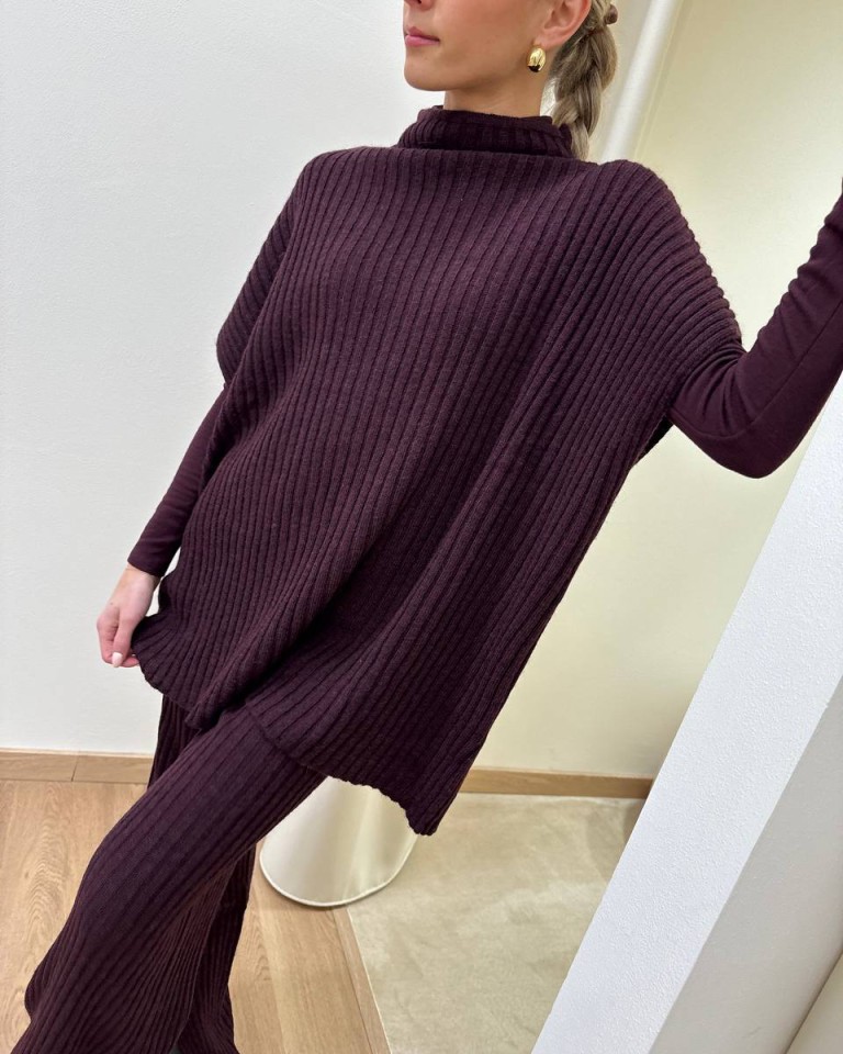 Maglia a coste over smanicata collo a cratere melanzana Kontatto Shop Online Maglia a coste over smanicata collo a cratere melanzana Kontatto