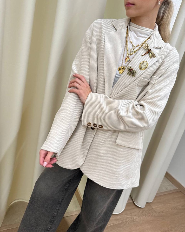 Blazer oversize burro in velluto con spille HaveOne Shop Online Blazer oversize burro in velluto con spille HaveOne