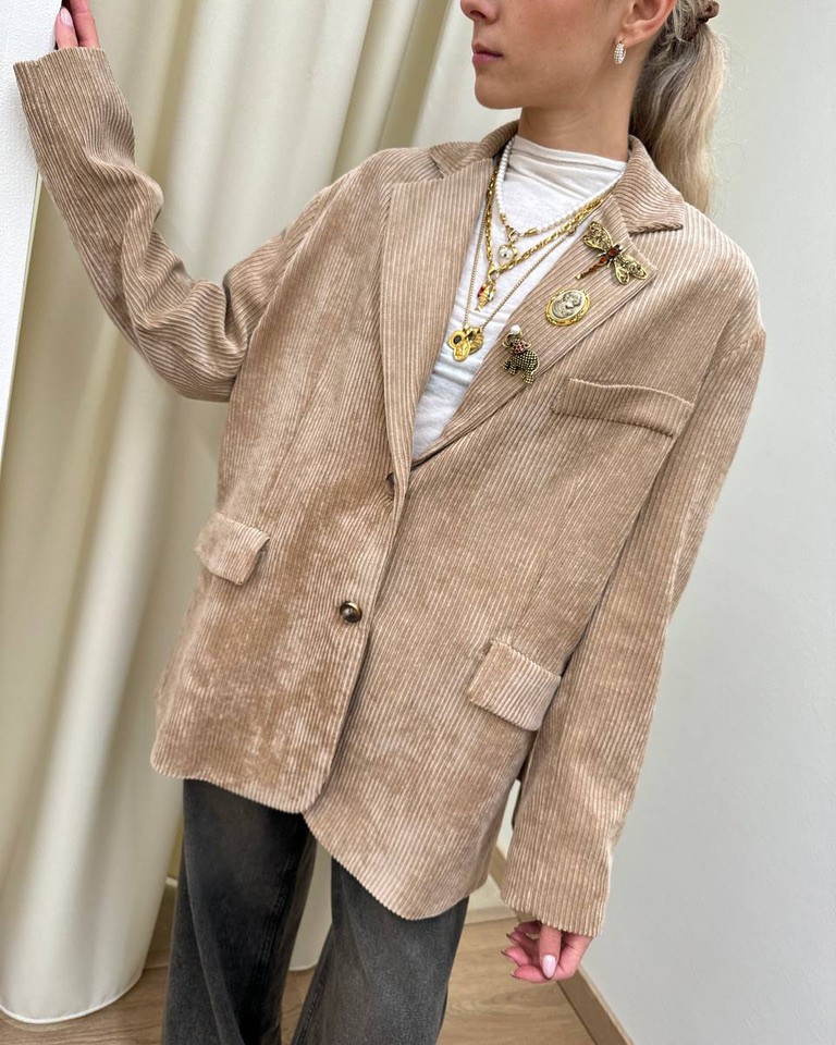 Blazer oversize cammello in velluto con spille HaveOne Shop Online Blazer oversize cammello in velluto con spille HaveOne