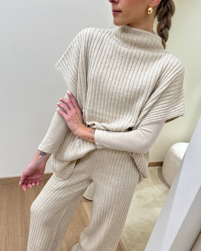 Maglia a coste over smanicata collo a cratere beige Kontatto Shop Online Maglia a coste over smanicata collo a cratere beige Kontatto