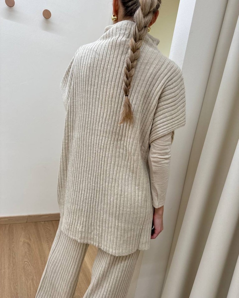 Maglia a coste over smanicata collo a cratere beige Kontatto Shop Online Maglia a coste over smanicata collo a cratere beige Kontatto