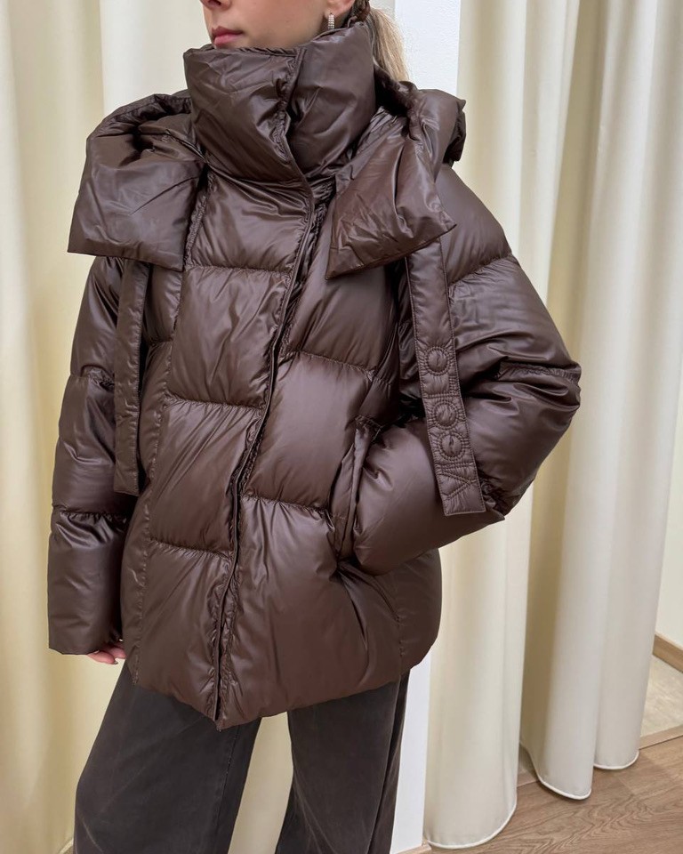 Piumino moro imbottito in vera piuma con cappuccio Vicolo Shop Online Piumino moro imbottito in vera piuma con cappuccio Vicolo